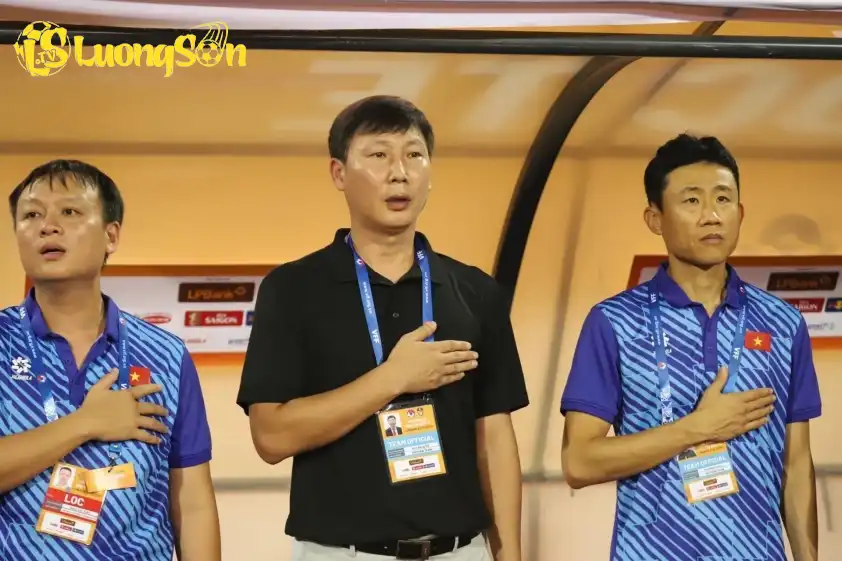 HLV Choi Won Kwon (phải) rời ĐT Việt Nam để dẫn dắt CLB Thanh Hóa HLV Choi Won Kwon (phải) rời ĐT Việt Nam để dẫn dắt CLB Thanh Hóa